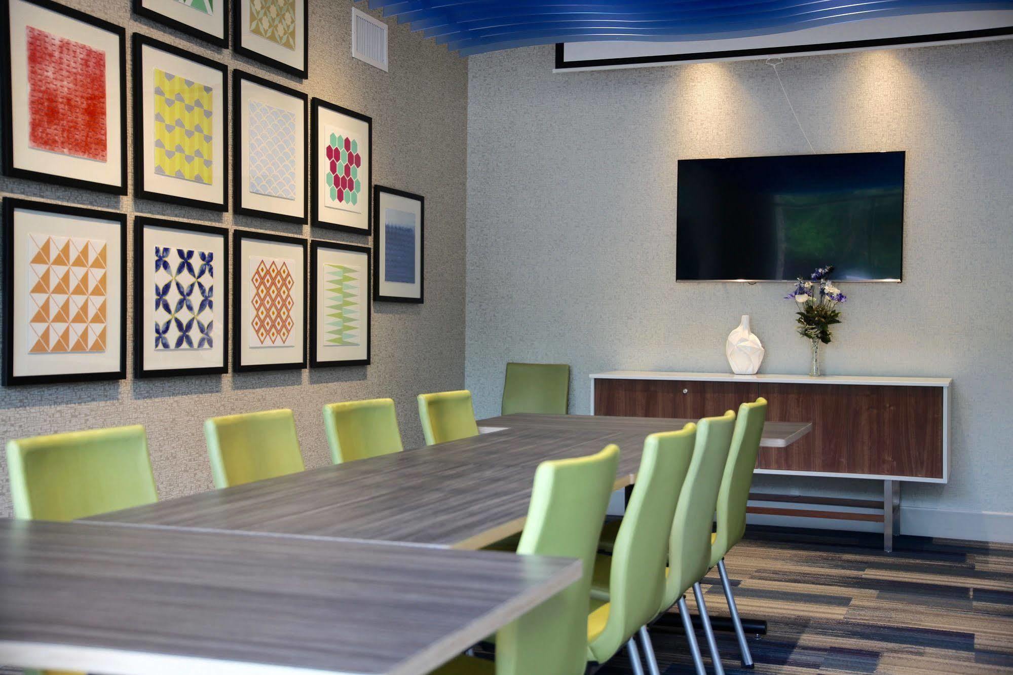 Holiday Inn Express & Suites Oswego By Ihg Kültér fotó